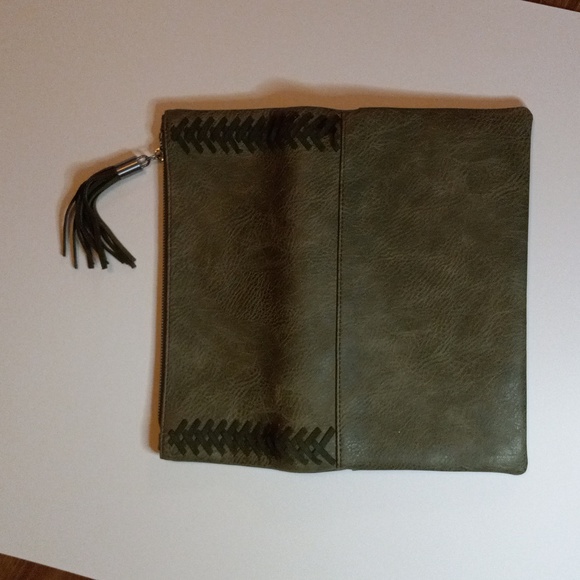 Green Clutch - Moda Luxe - NWOT - Picture 5 of 14